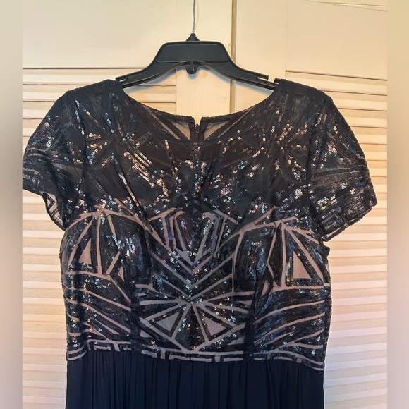 Black full length gown - Picture 2 of 4